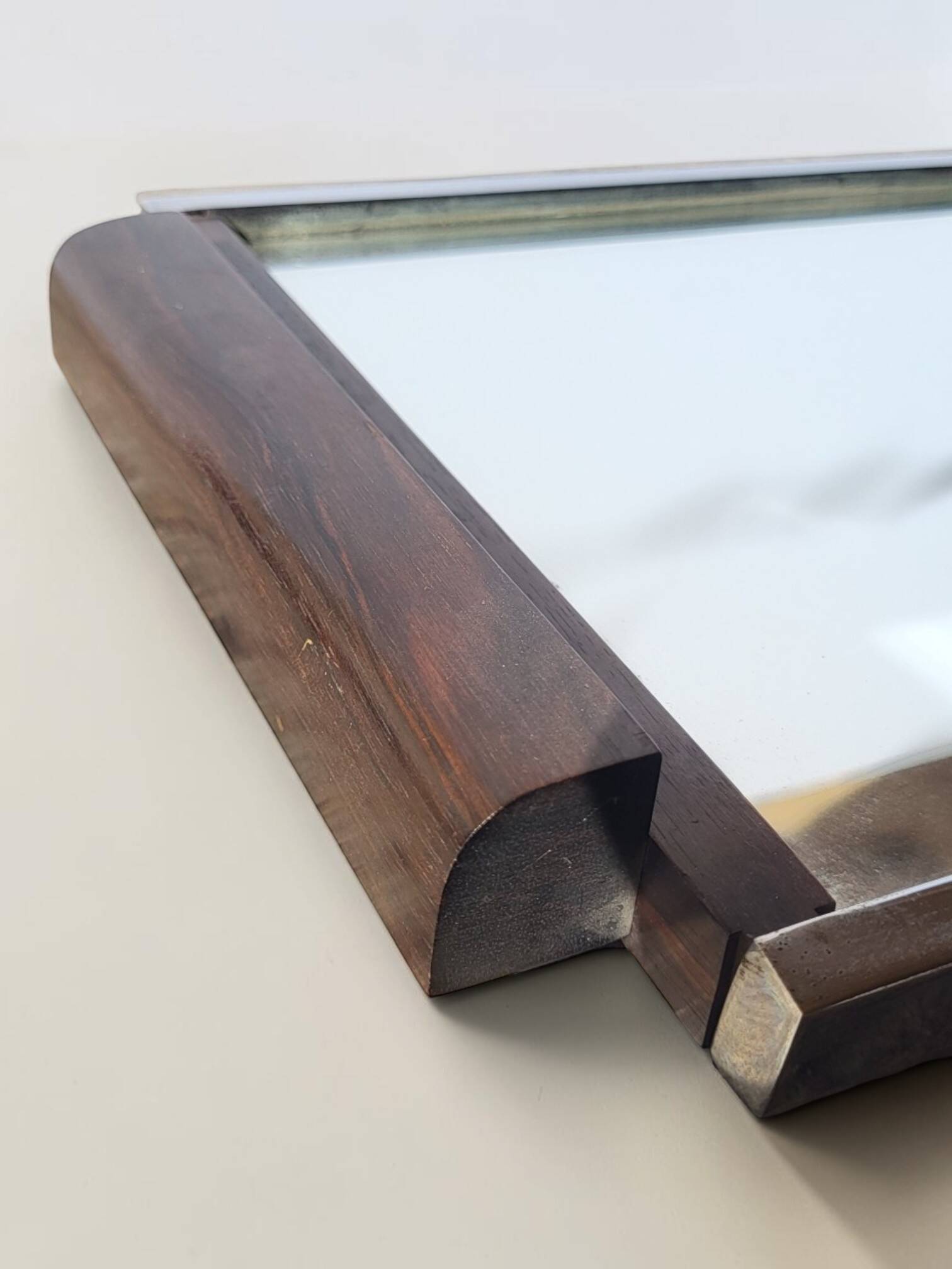 Art Deco mirror plateau in chrome metal and Macassar wood.