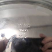 Plat à chevreuil en métal argenté avec cocotte en verre Pyrex de Sabattini, Italie