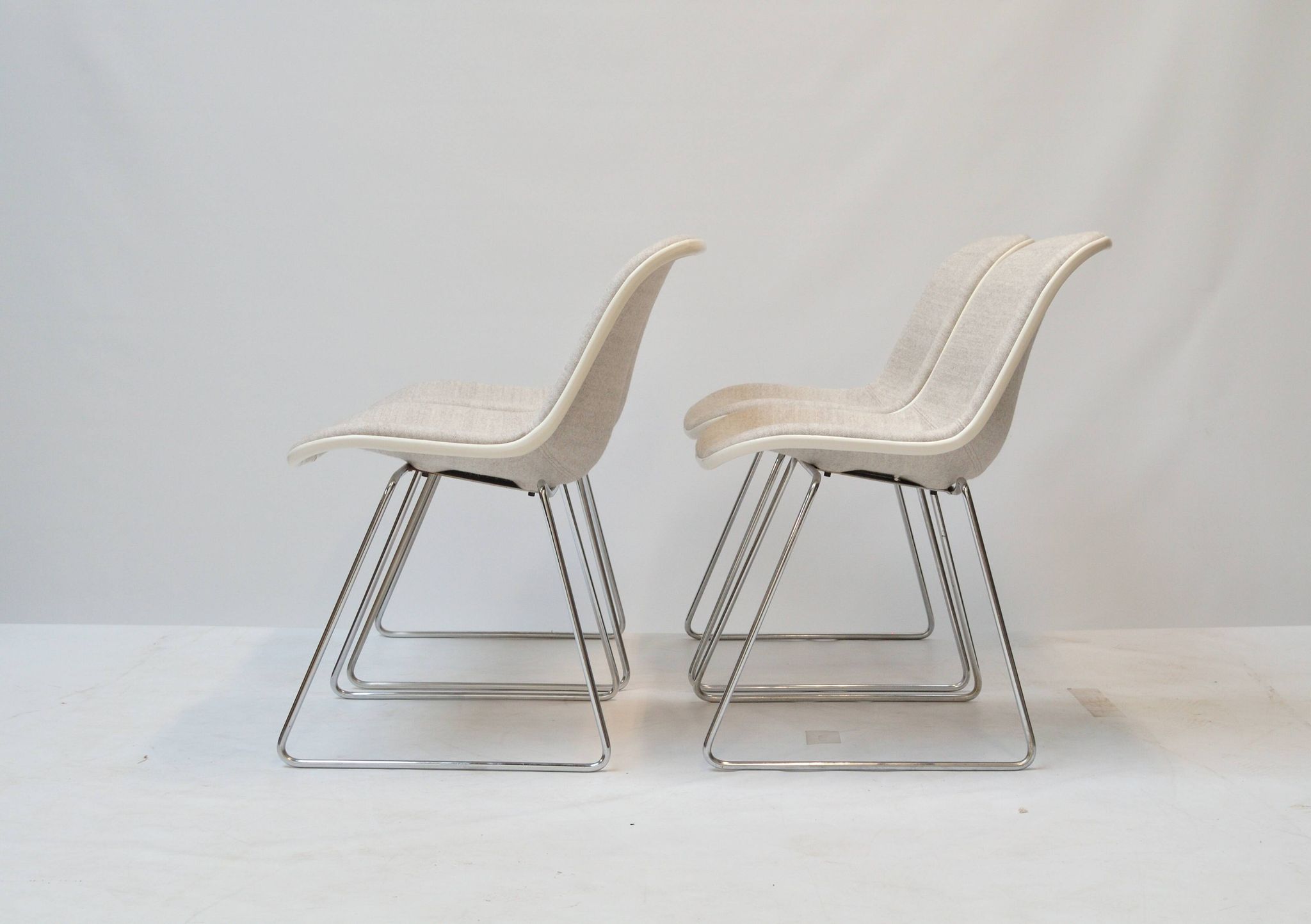 Set of 4 Spirit dining chairs by Hajime Oonishi for Houtoku/Artifort, 1970s.