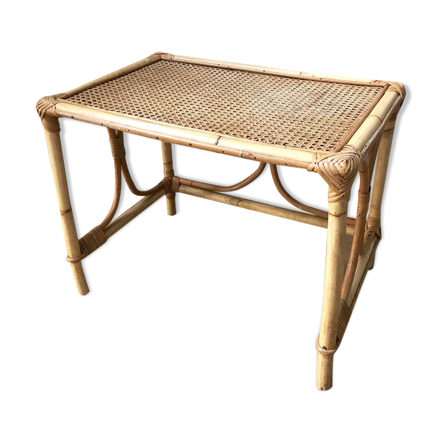 Rattan coffee table with canning tray