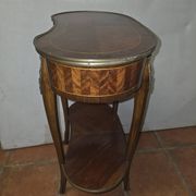 Table d'appoint rognon style Louis XVI en marqueterie