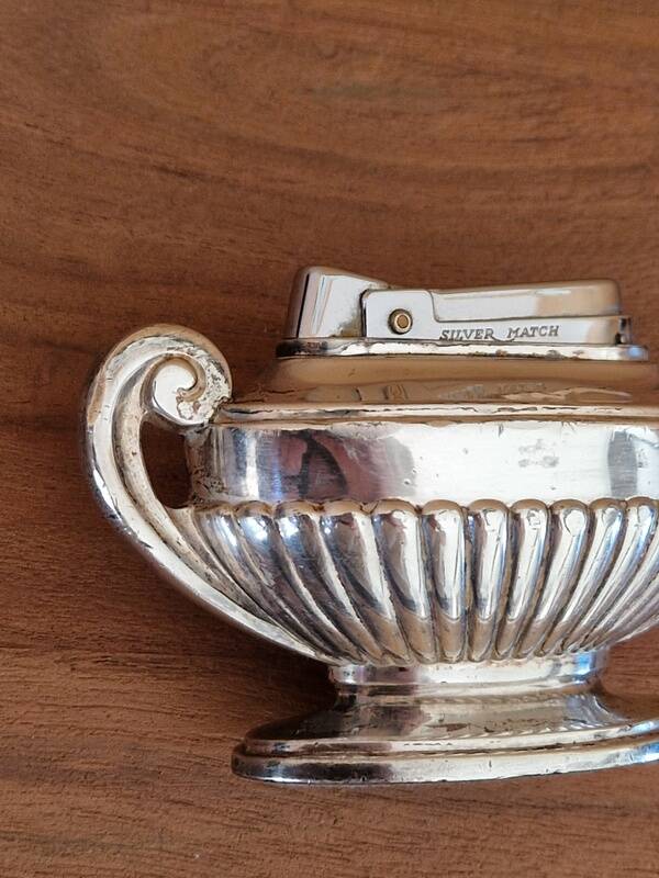 Silver Match table lighter in silver-plated metal with fluted base - Louis XVI