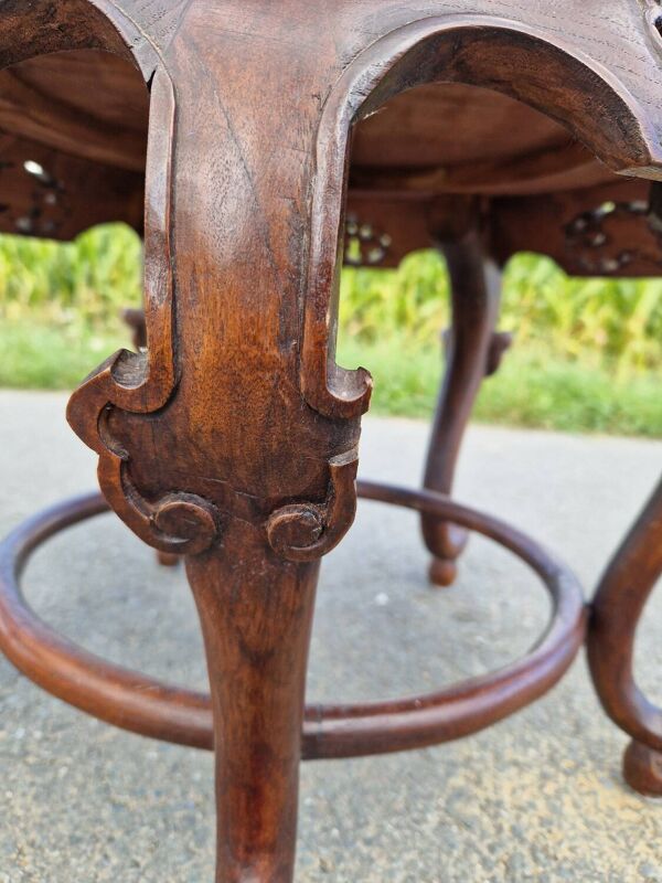 Paire de fauteuils chinois anciens en acajou sculpté , vers les années 1960