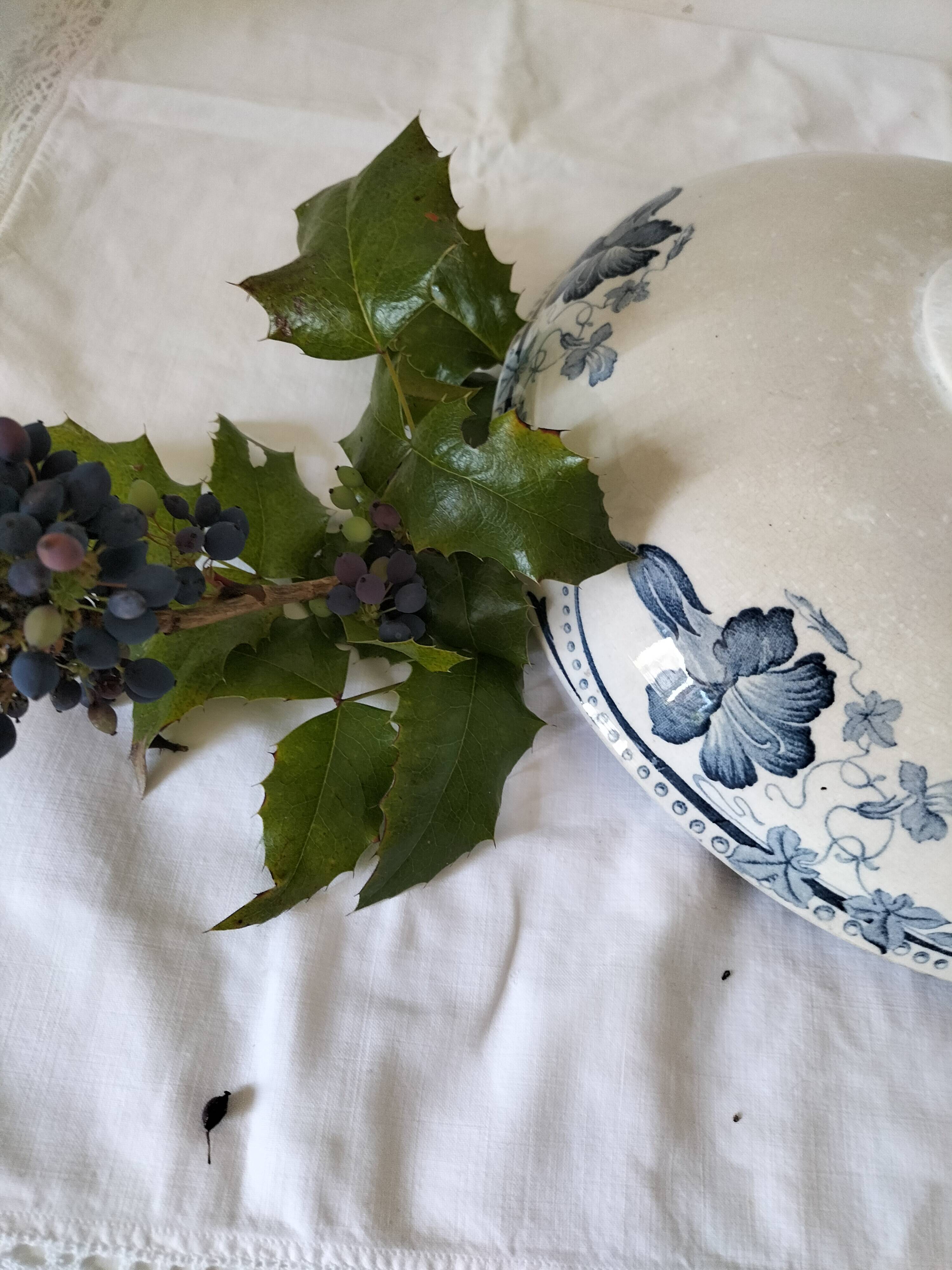 Compote dish with pedestal – SFNO stamp (circa 1890-1910)