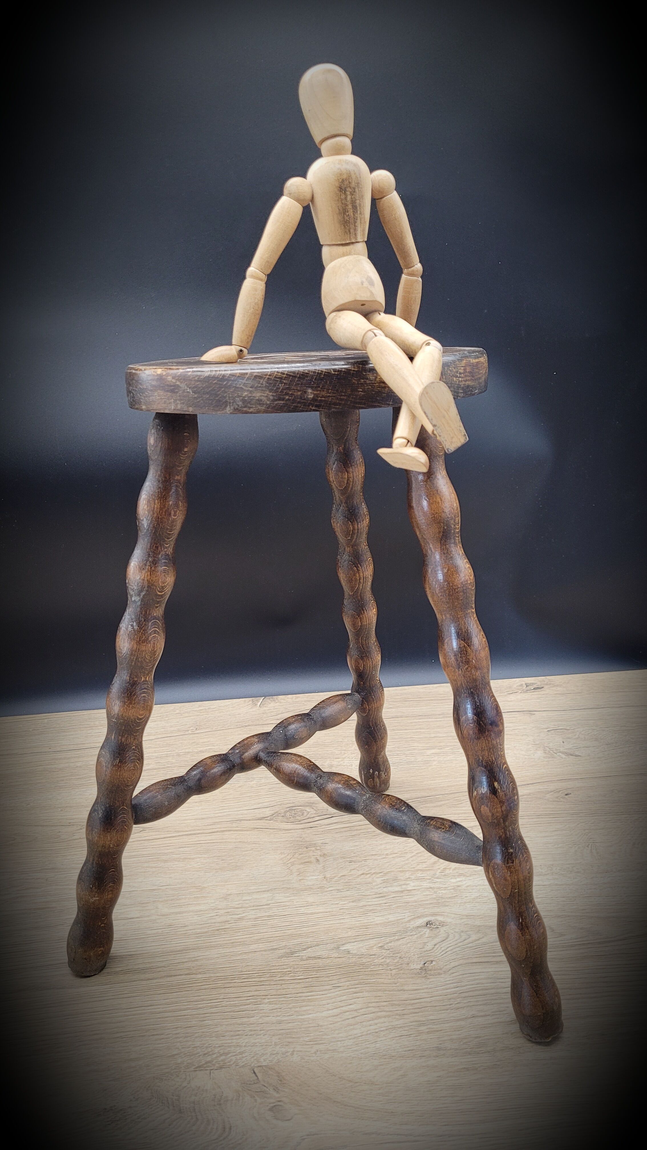 Tripod stool feet ball