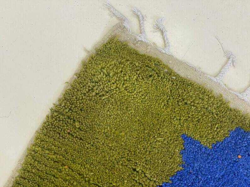 Beni Ouraine Berber rug, handwoven using traditional methods, size 150 x 250 cm