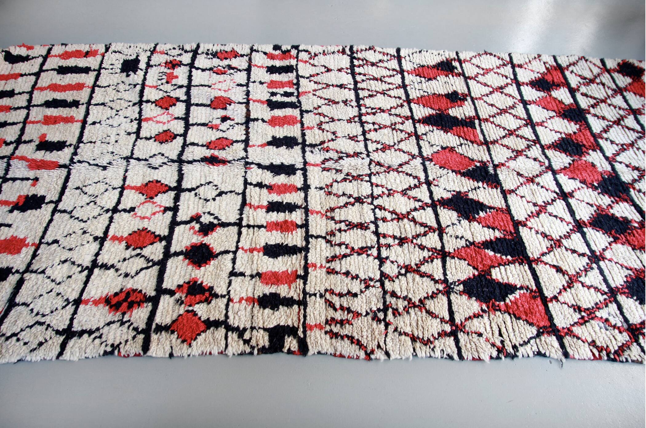 Berber carpet Beni Ouarain original old vintage