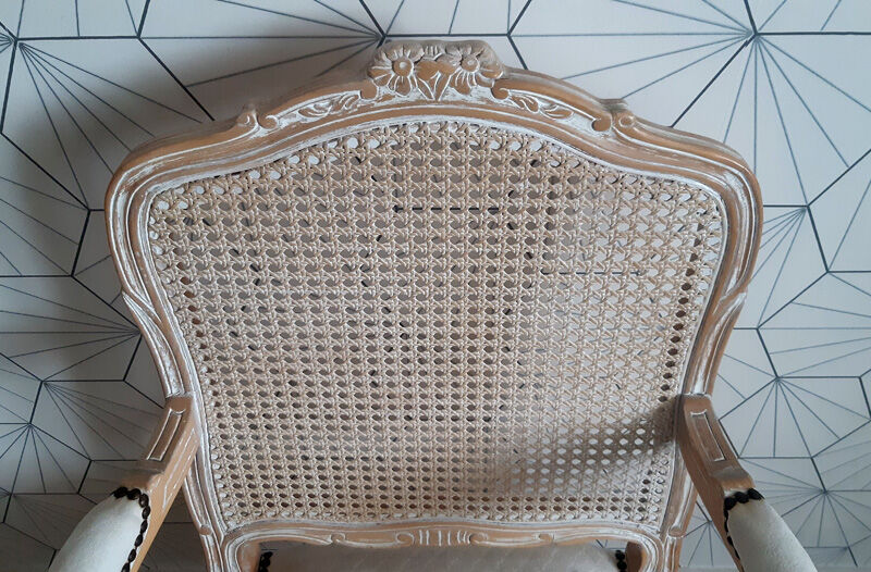 Armchair in white ceruse wood Louis XV style