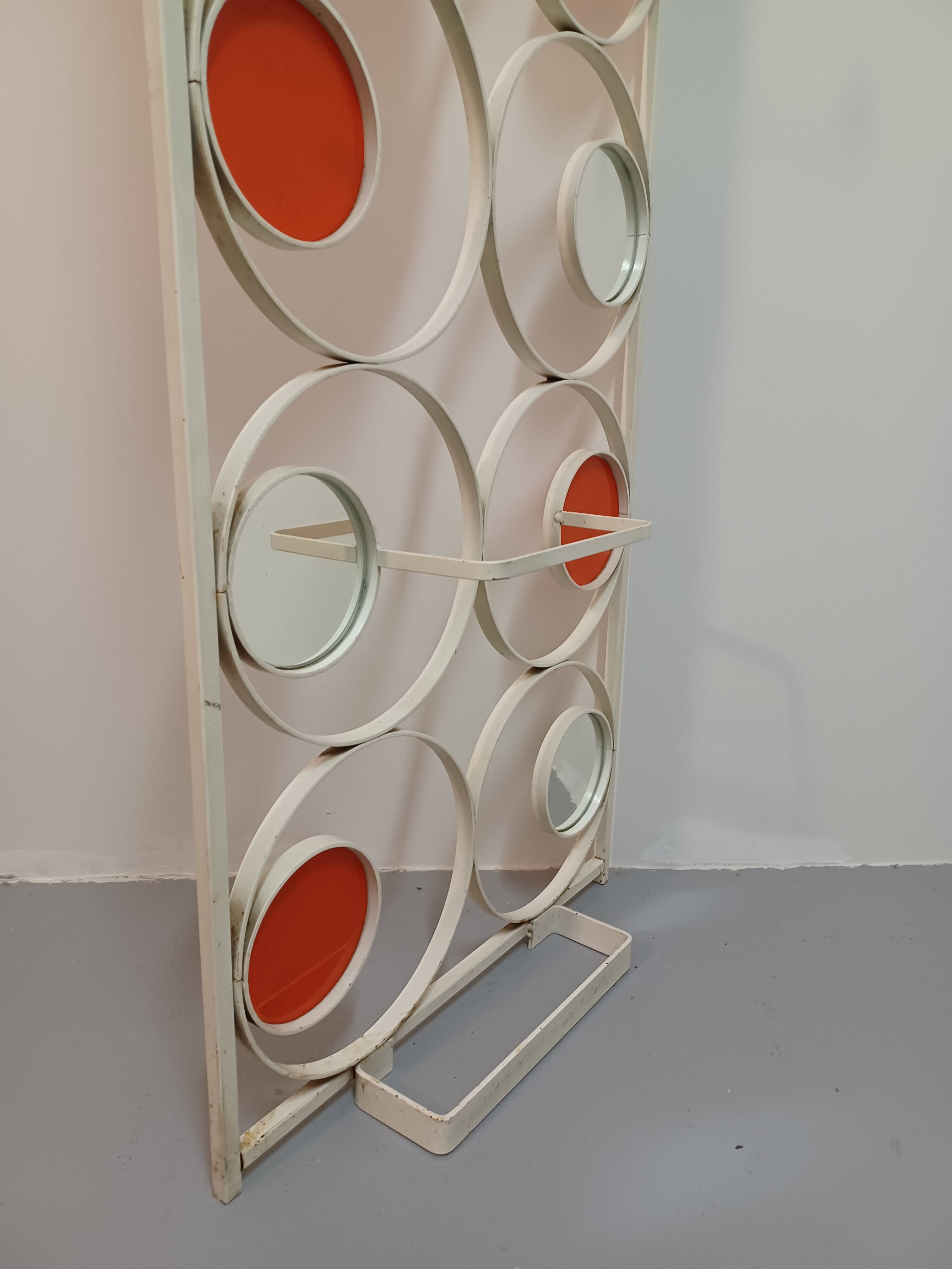 Wall-mounted locker room, 70'S