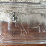 Ancien beurrier en verre avec motif de vache