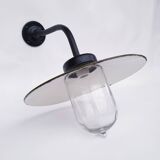 Lampe d'extérieur ancienne en tôle émaillée