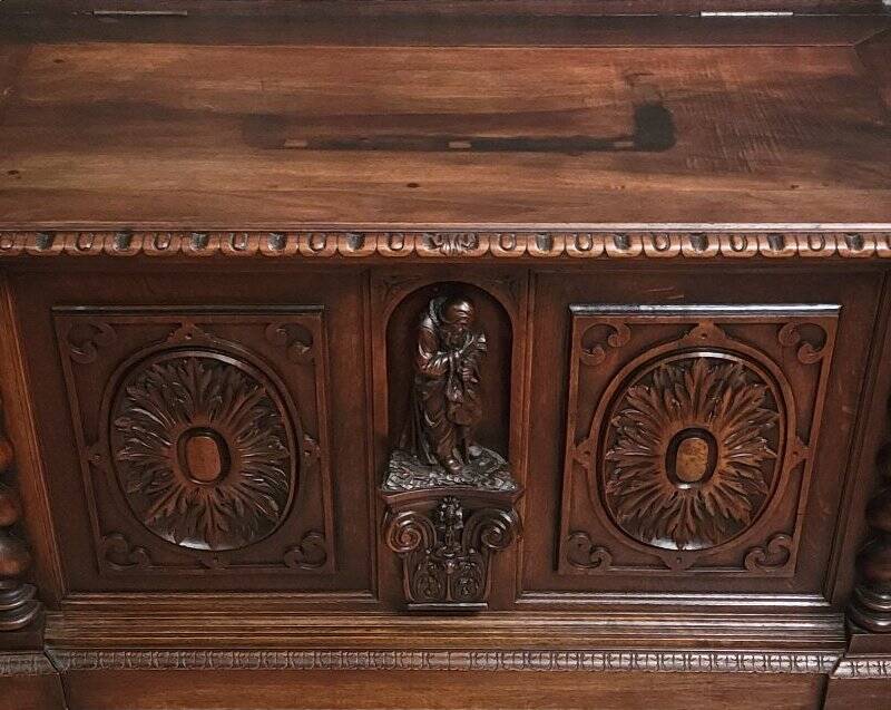 Carved wooden chest with twisted columns – Renaissance style