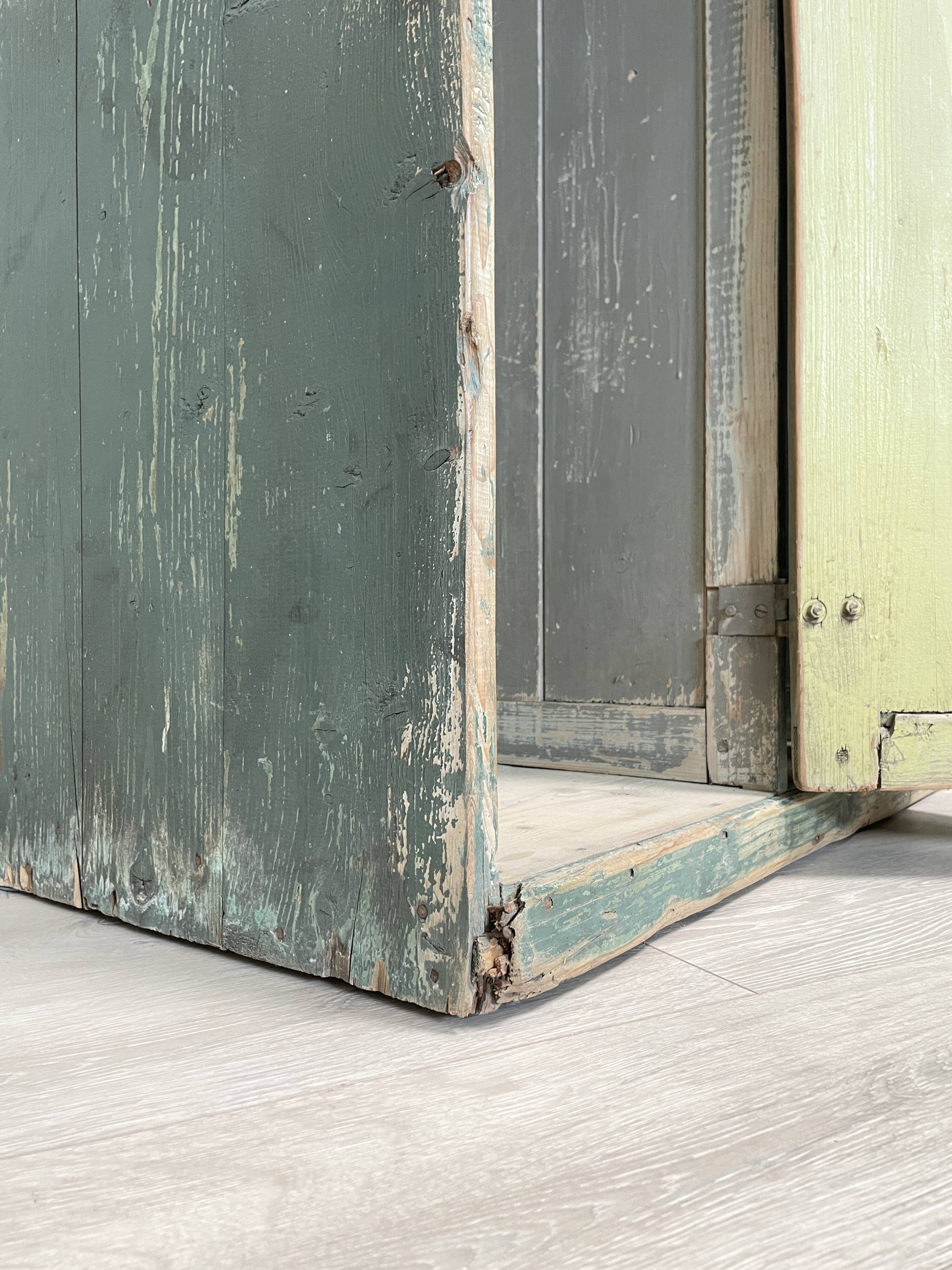 5-door cloakroom in patinated wood