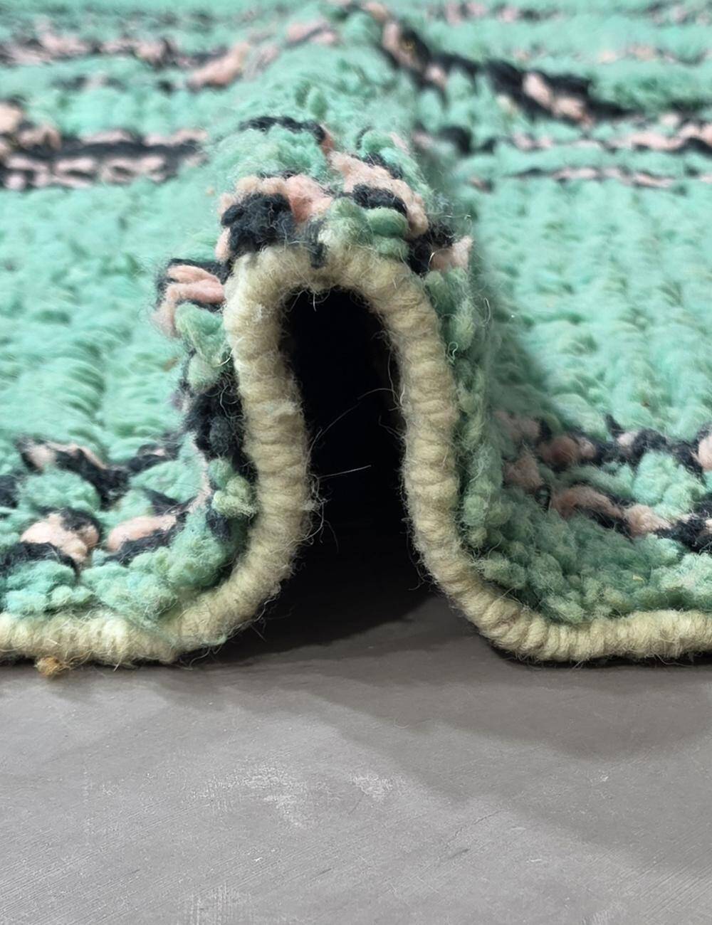 Contemporary mint green rug - 280 x 187 cm