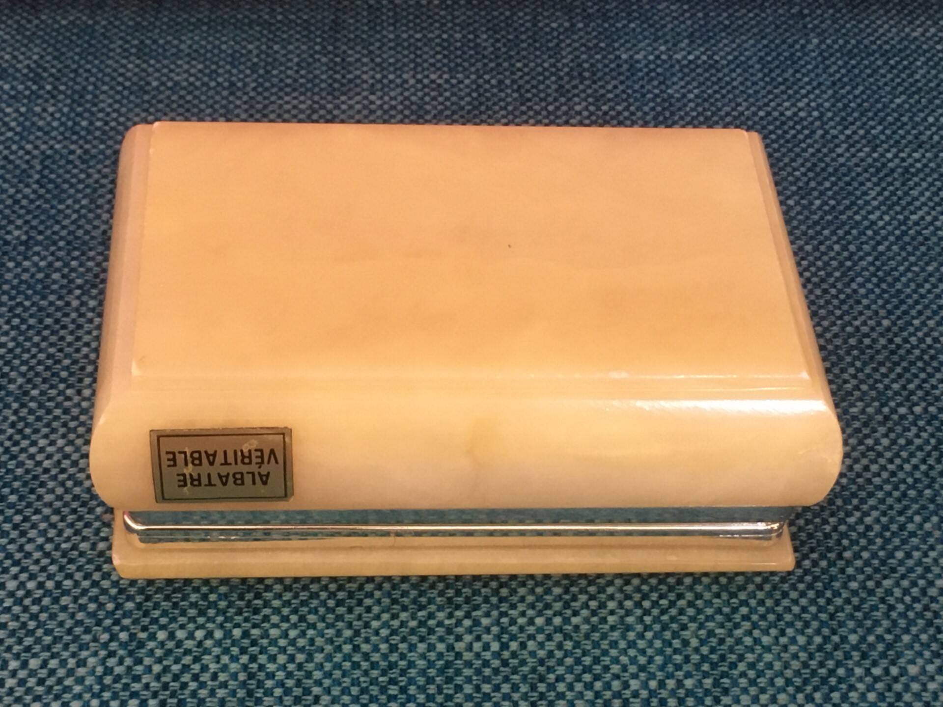 Light yellow alabaster box