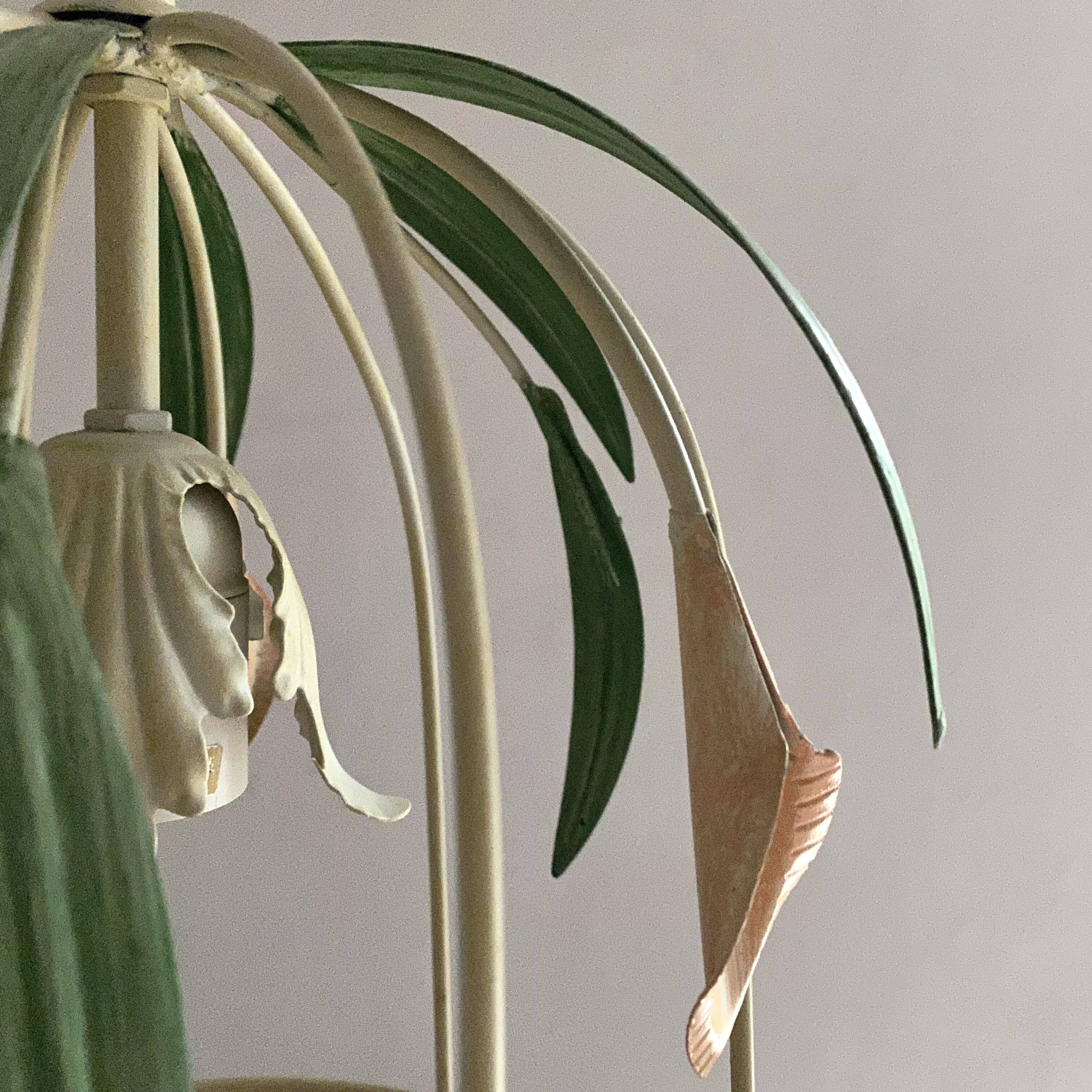 Suspension leaves and flowers