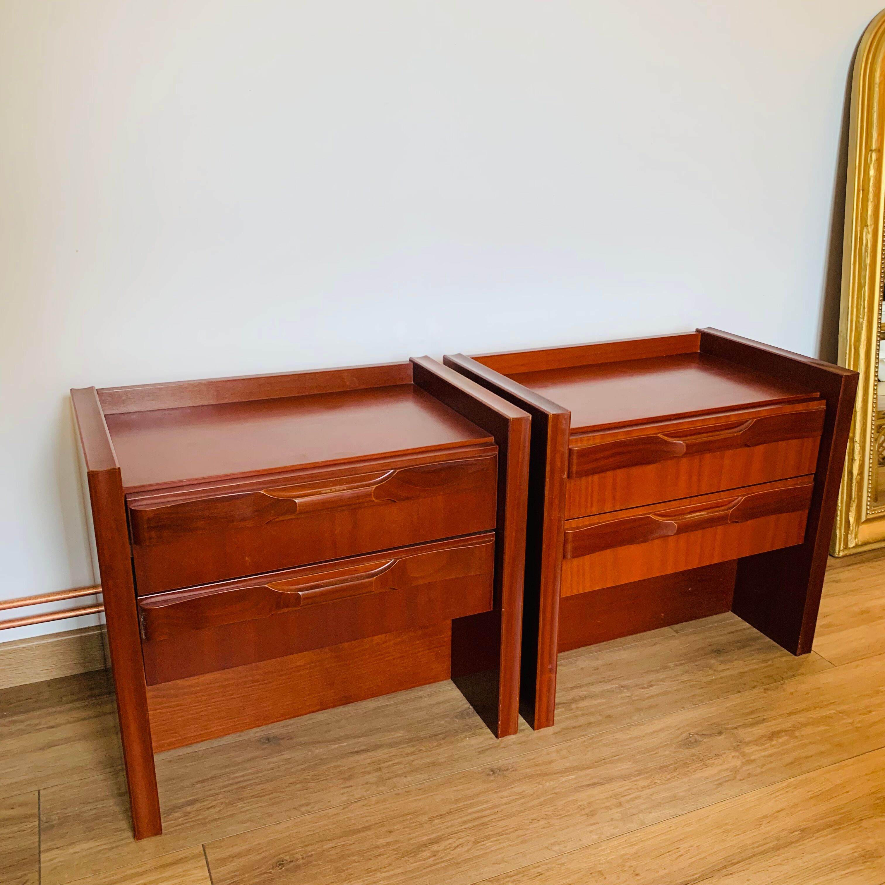 Pair of bedside tables with light - Meubles Gautier