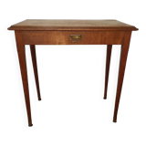 Spindle leg desk