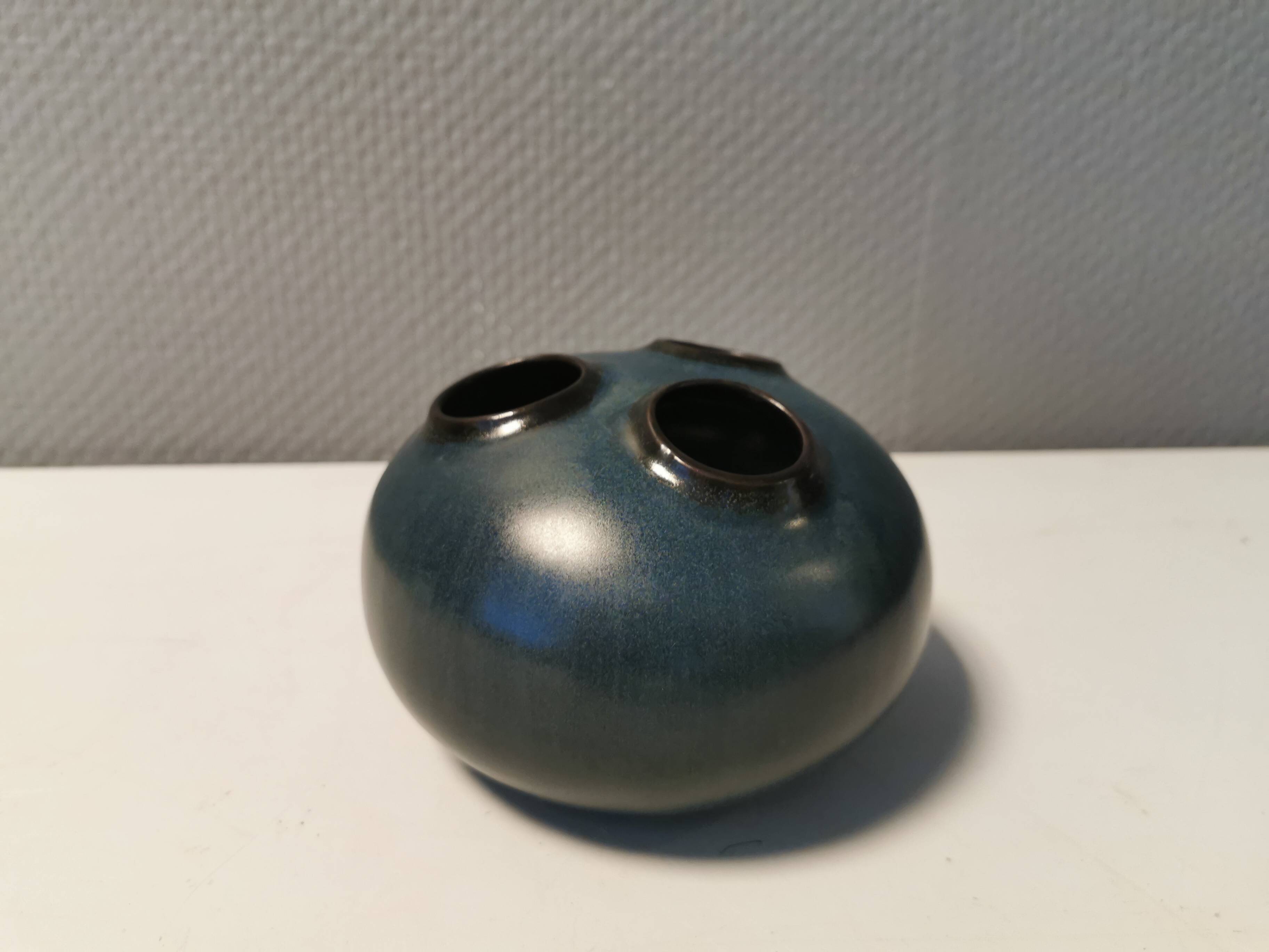 Vase by Kirsten Günther for Knabstrup Denmark. Model Trio