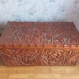 Grand coffre bois sculpté