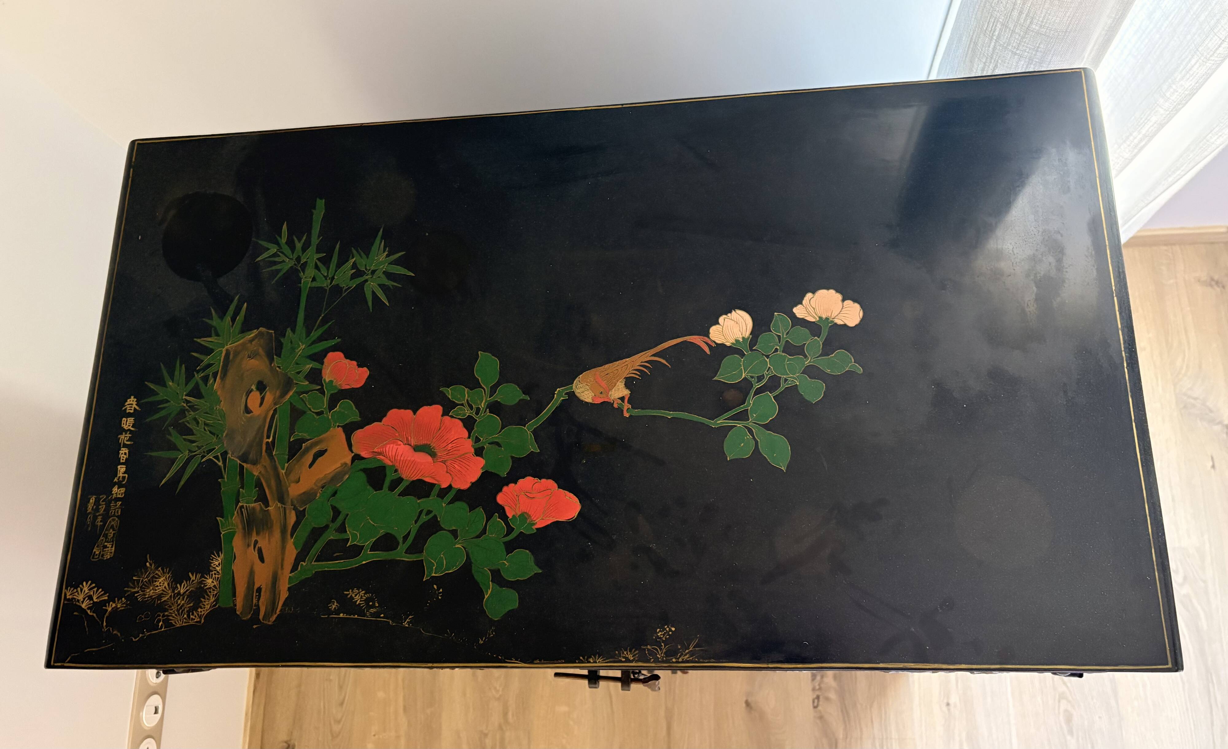 Cabinet en laque de Pékin en pierres dures & nacre Manufacture Jinlong