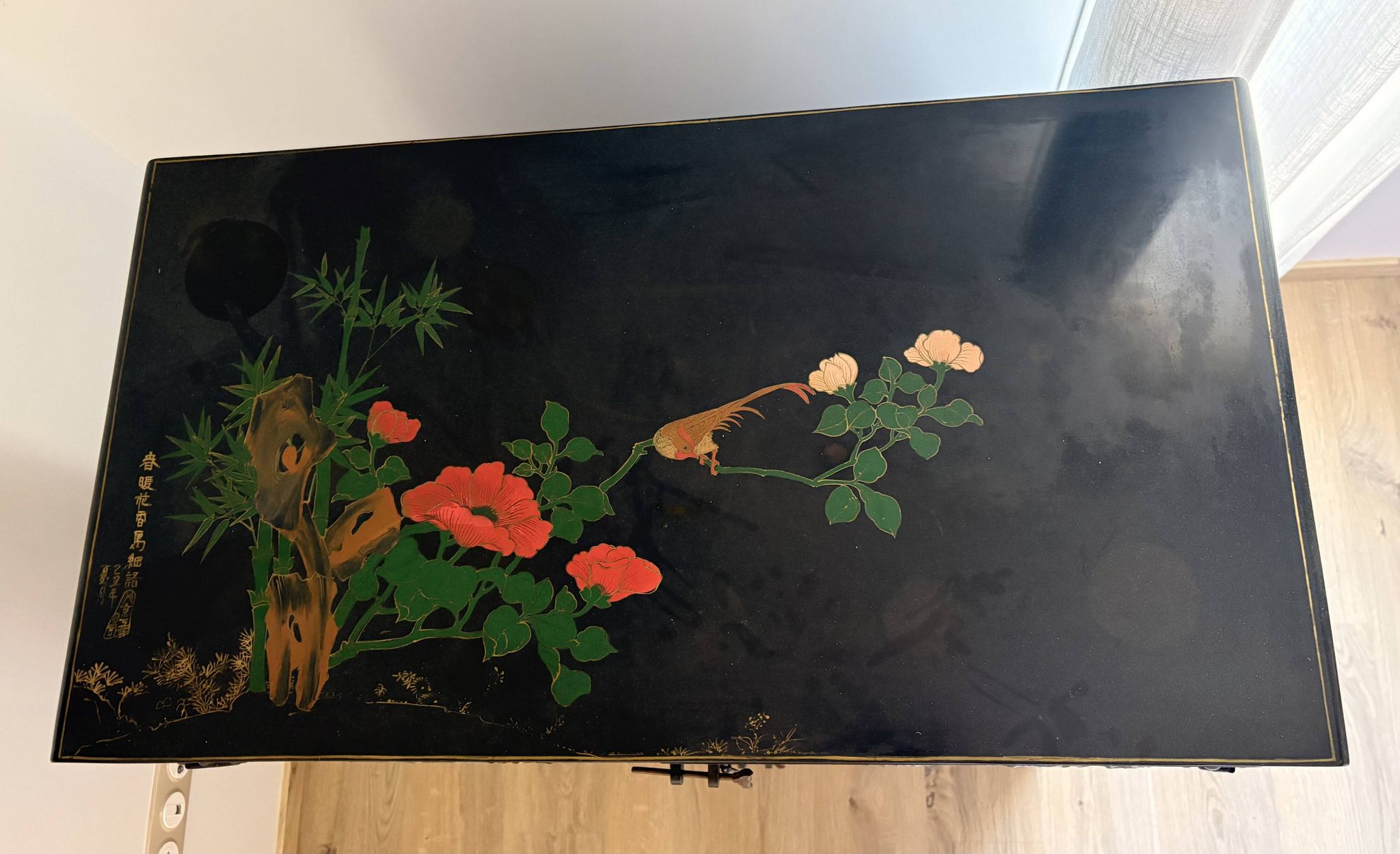 Cabinet en laque de Pékin en pierres dures & nacre Manufacture Jinlong
