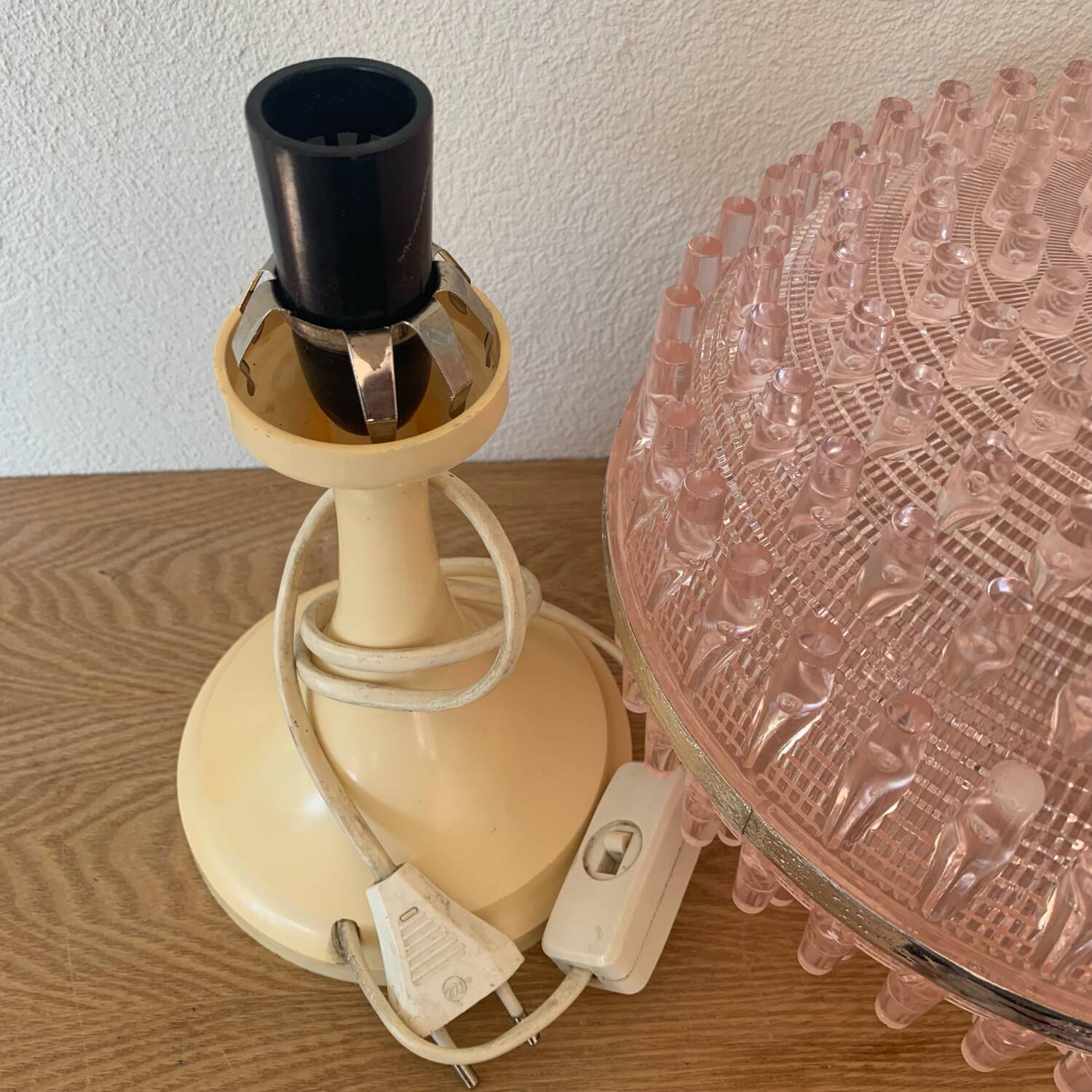 ▪️50s Pop and Modern Plastic Lamp Pink Globe and Cream Base Brand ME