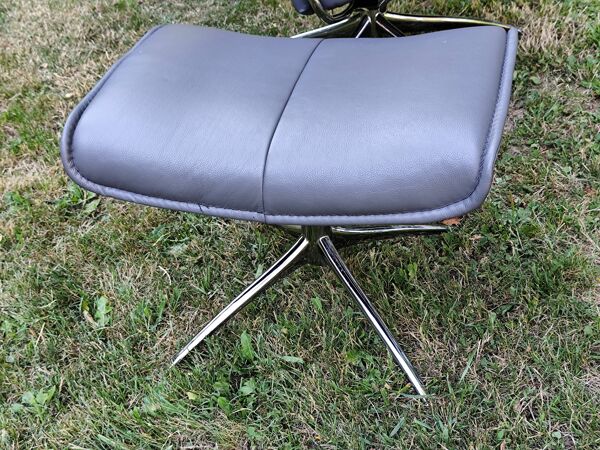 Fauteuil stressless modèle city avec repose pieds pouf gris