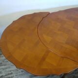 Regency style table with integrated extensions