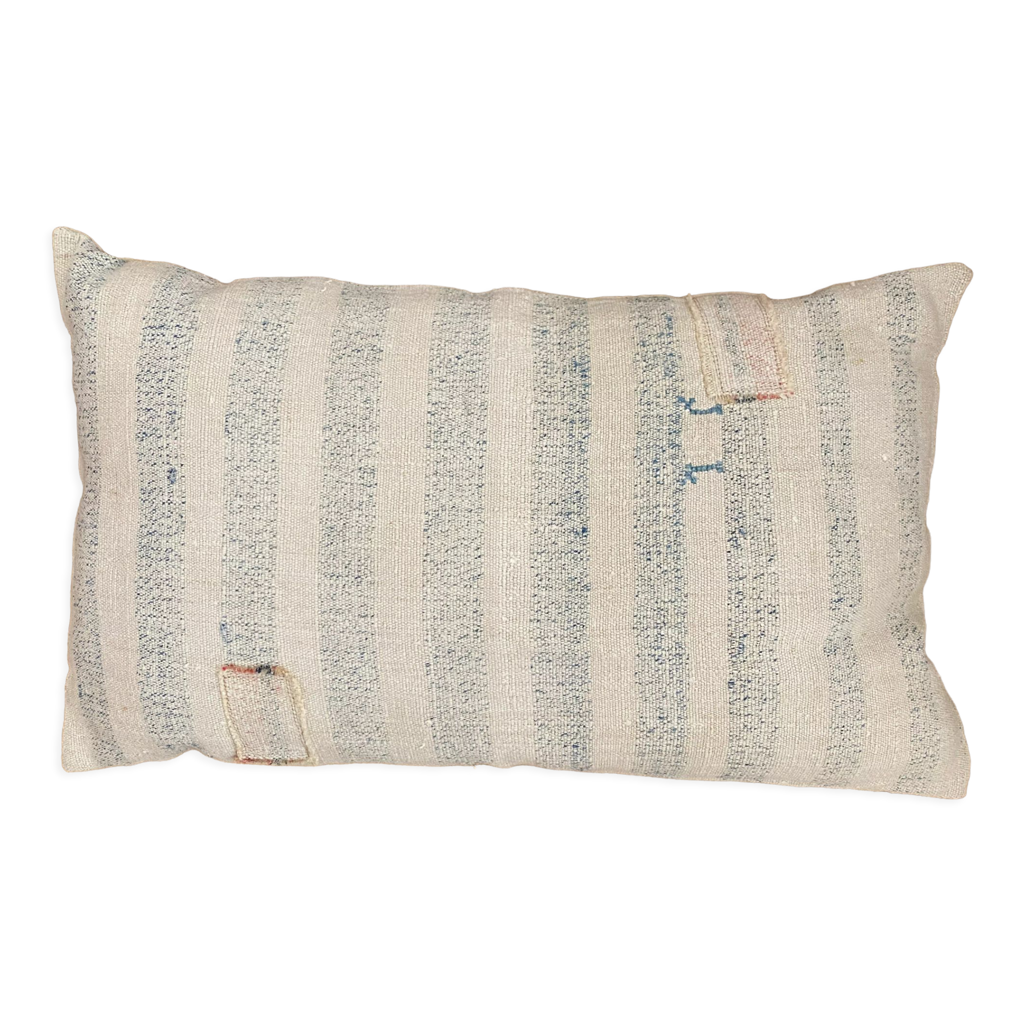 Coussin en toile ancienne style kilim tissé, patché