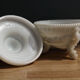 Bonbonnière en opaline blanche