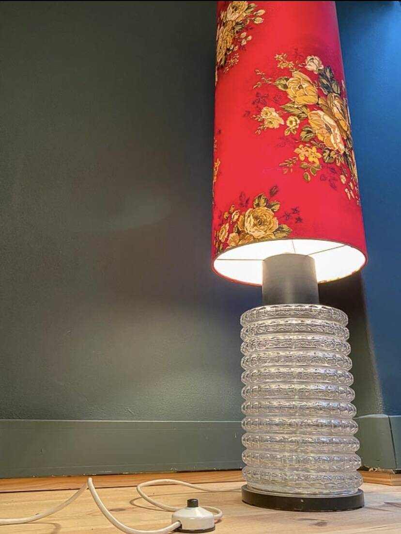 Floor lamp with floral shade 70
