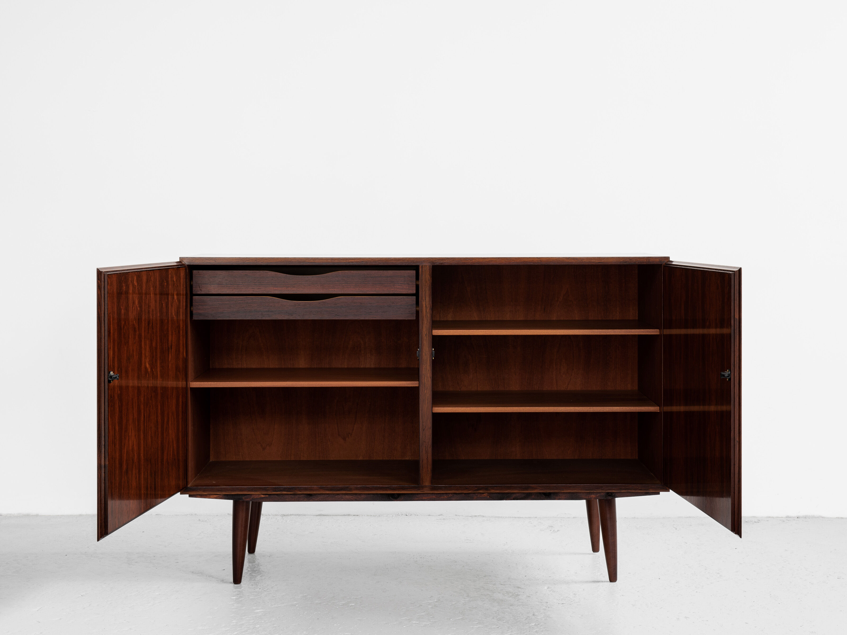 Midcentury Danish cabinet in rosewood by Omann Jun 1960s - handle free doors