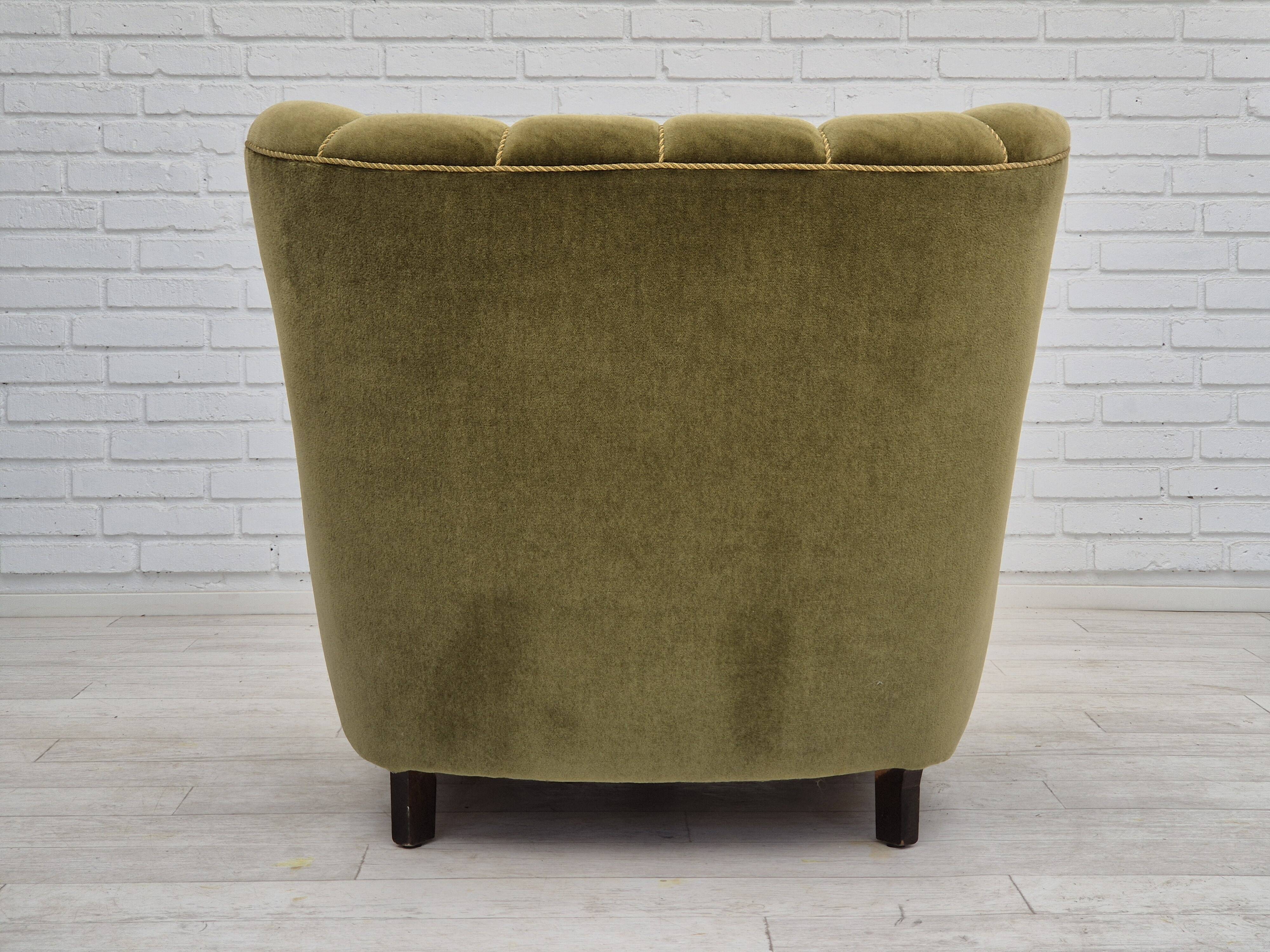 Fauteuil danois en tissu vert et chêne, 1960