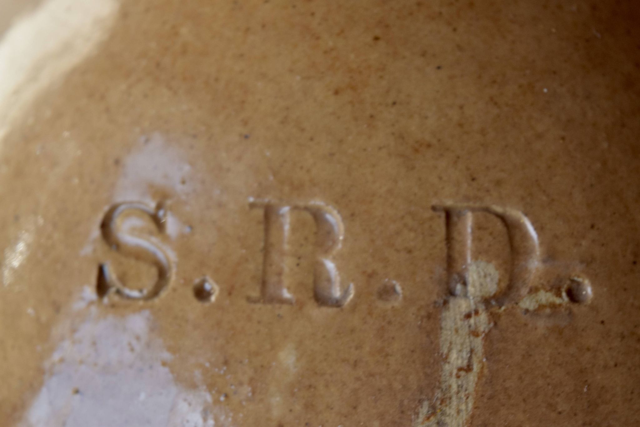 Ancienne jarre à rhum britannique en grès vernissé SRD - Normandie - années 40.