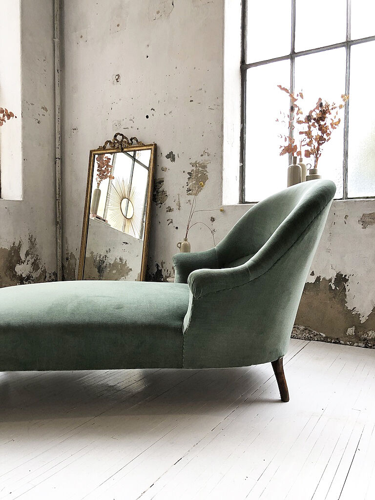 Meridian Napoleon III green velvet