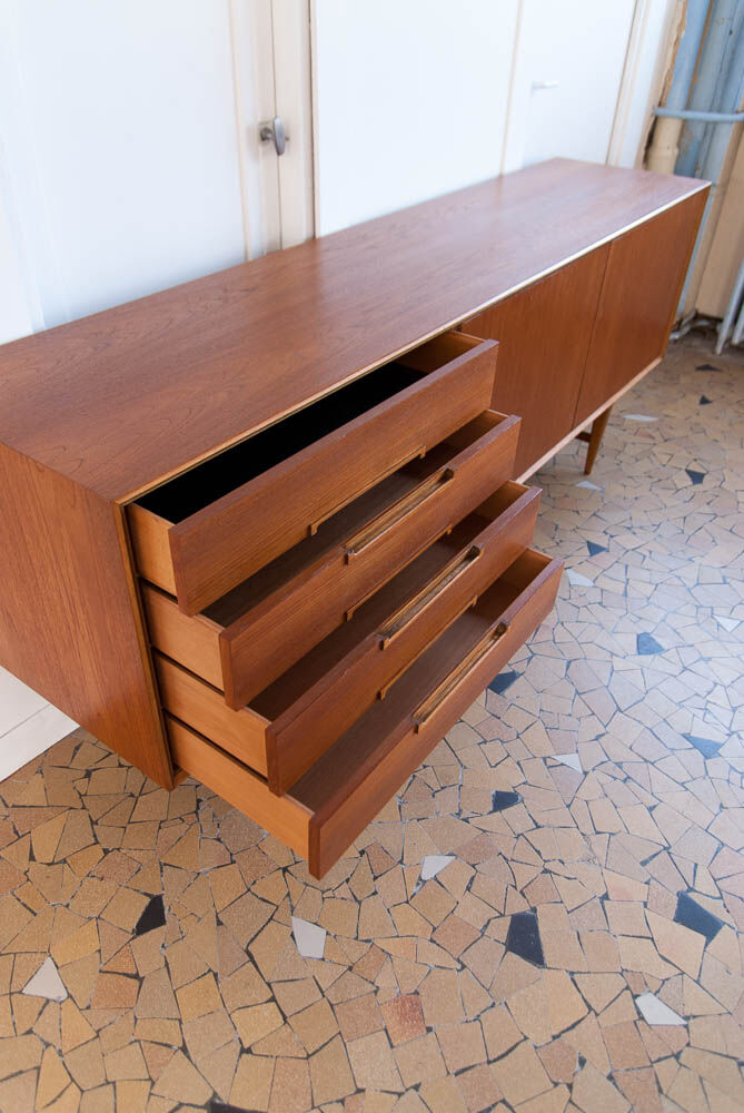 Great uncluttered Scandinavian thread