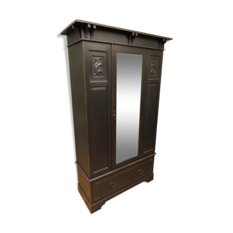 Armoire noire fait en acajou et placages de bois mixtes