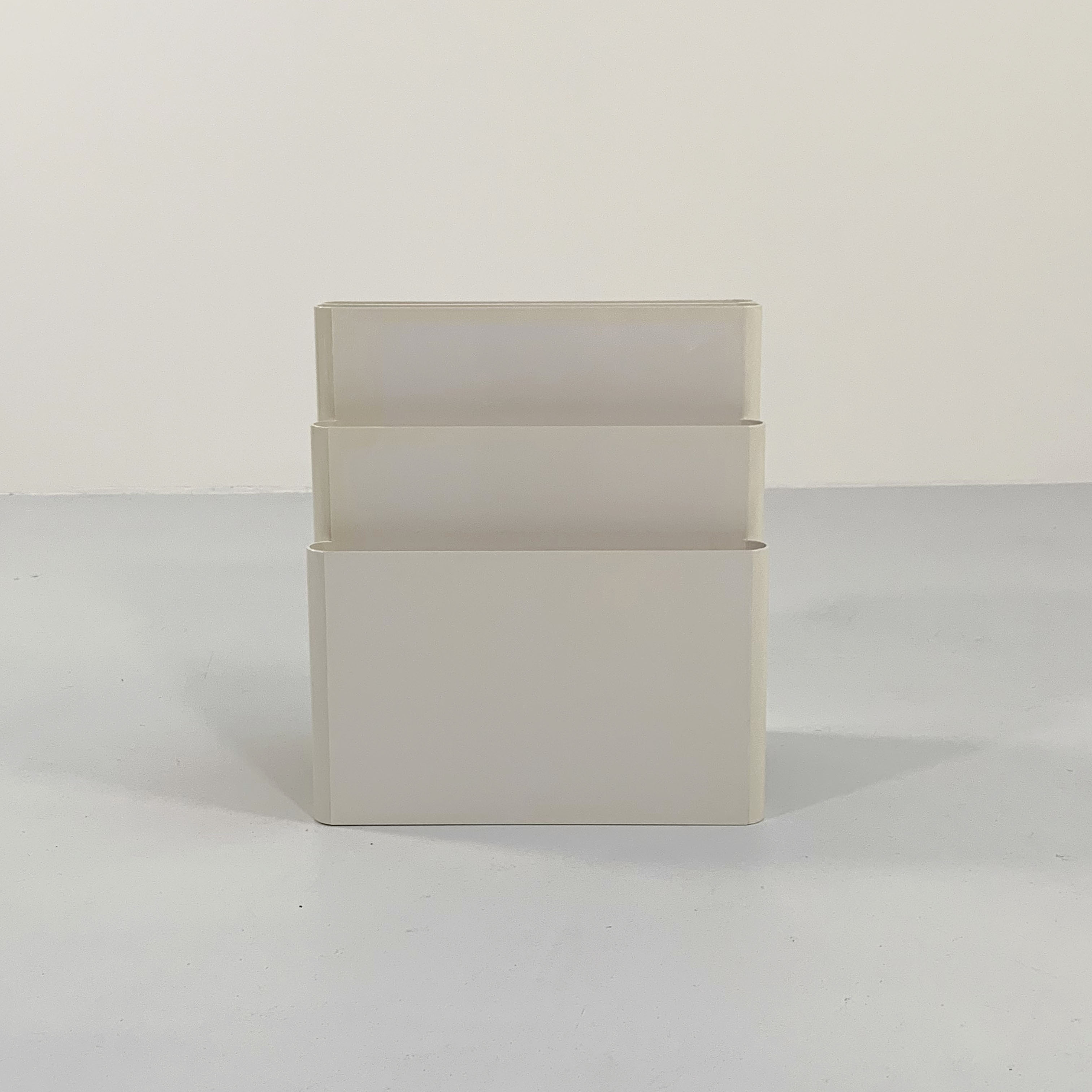White magazine holder by Giotto Stoppino for Kartell, 1970