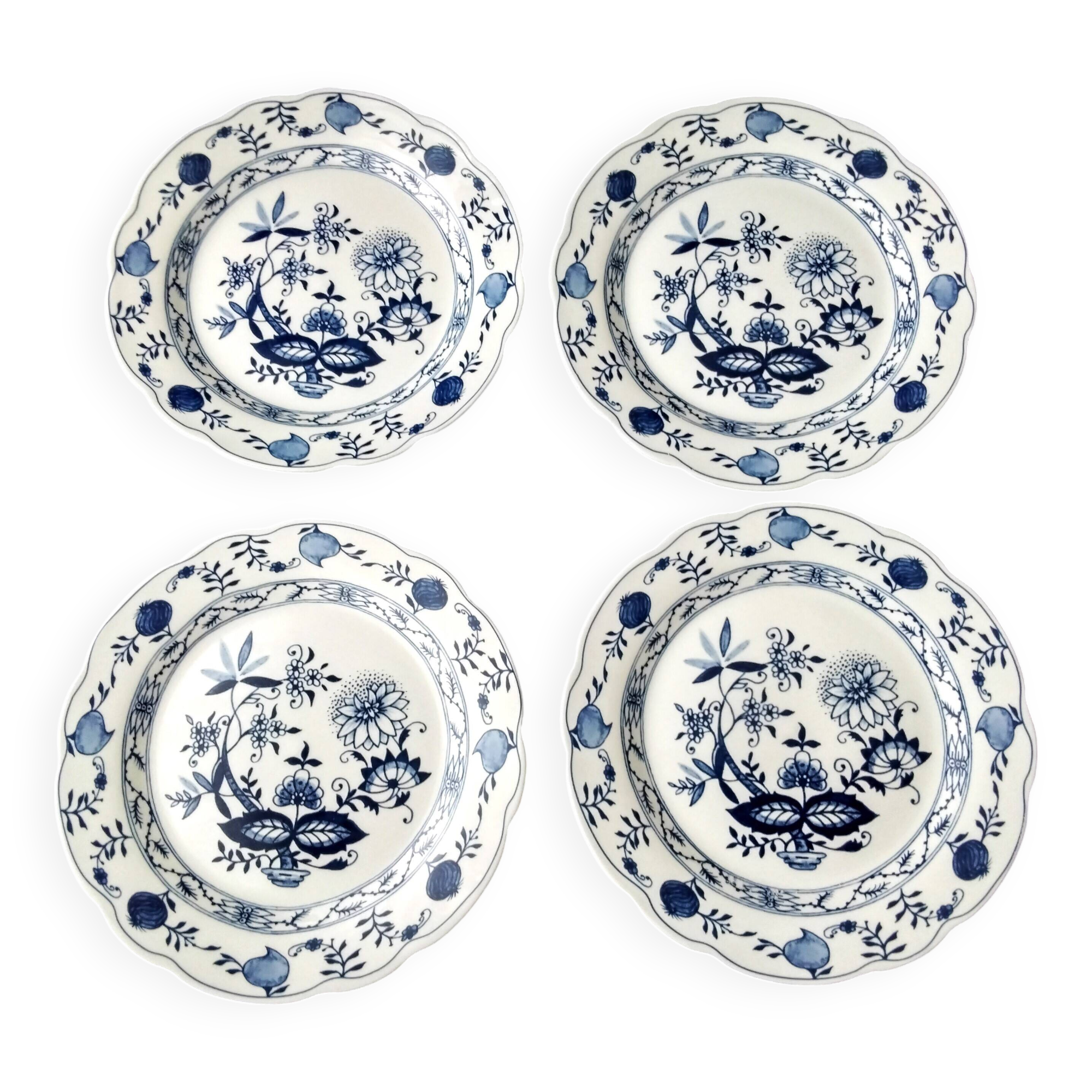 4 Royal Boch dessert plates "Blue Onions" motif