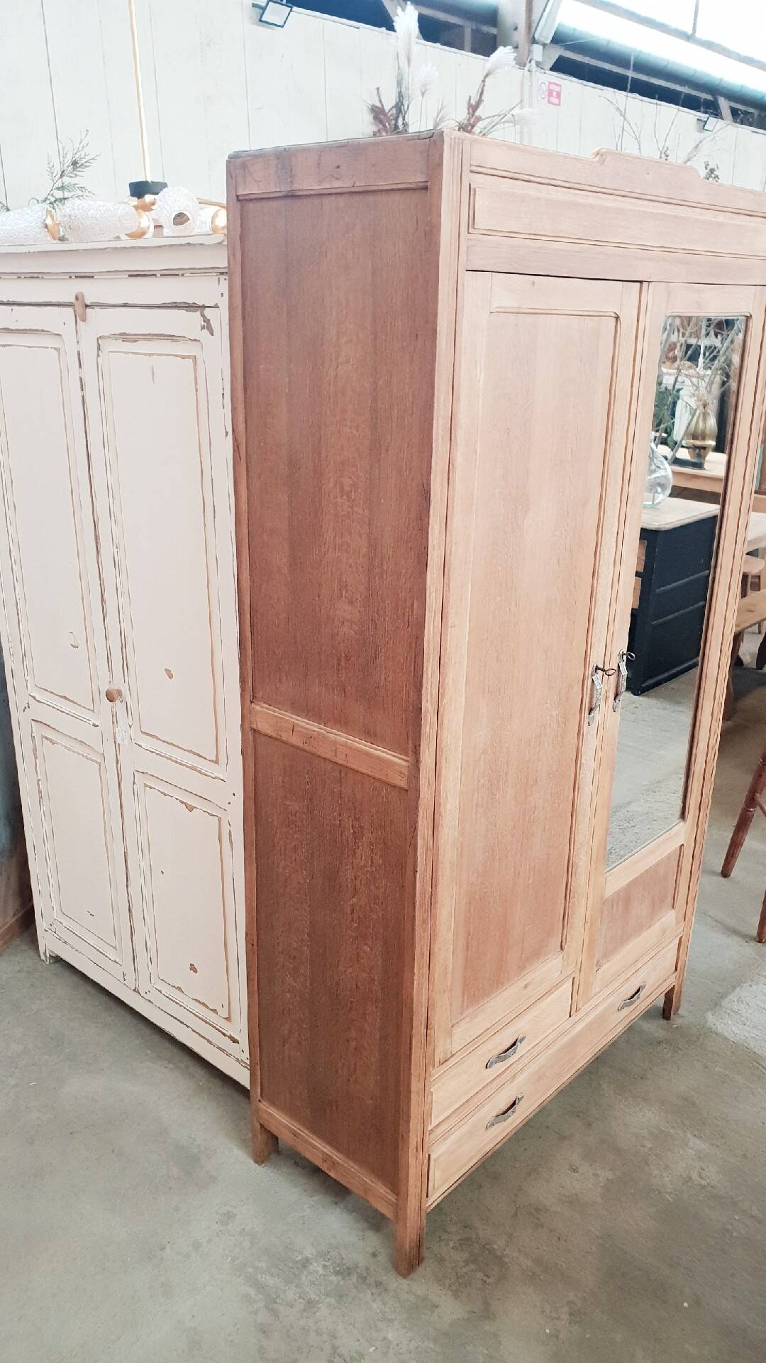 Old mirror cabinet