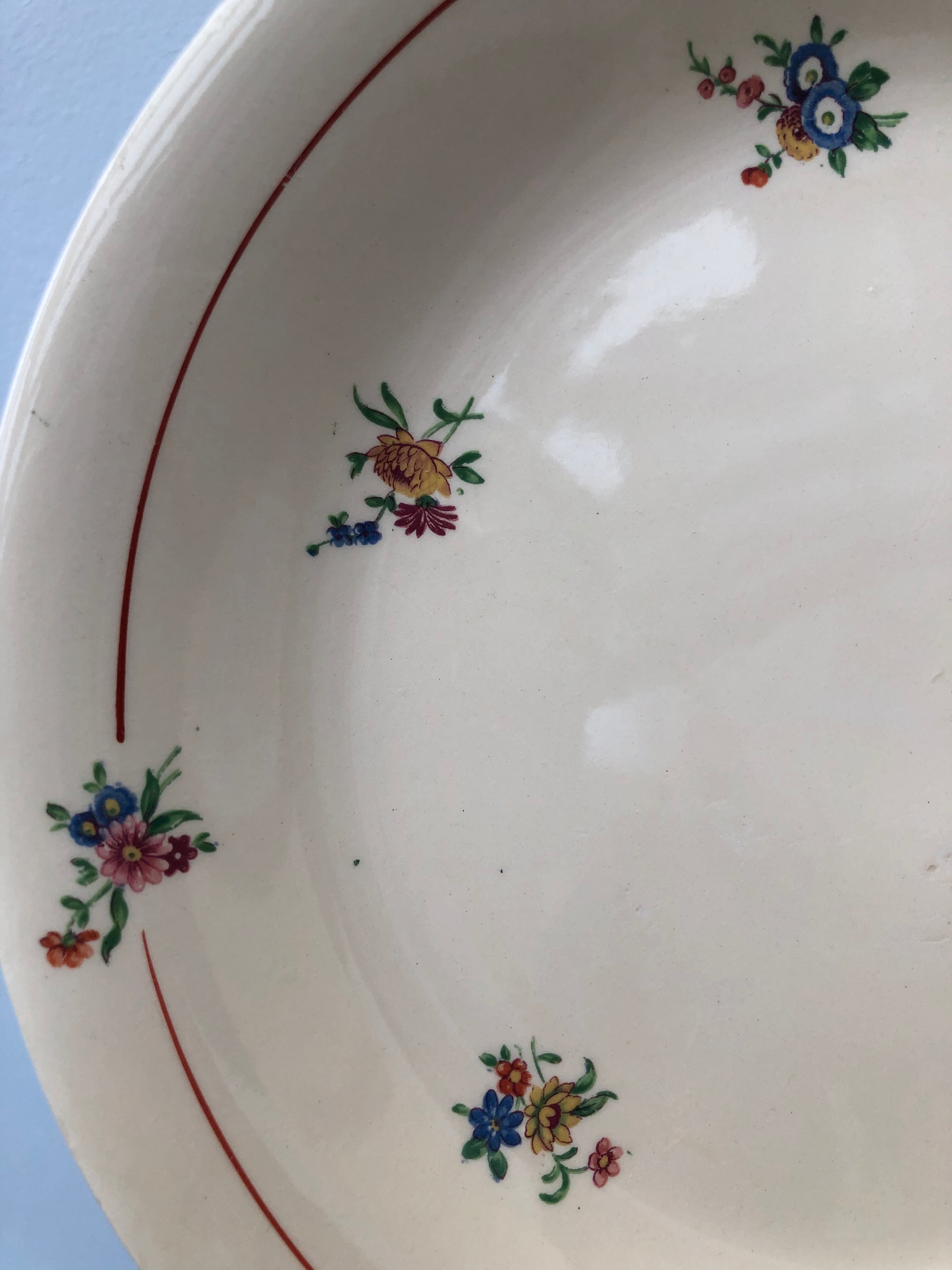 Flat plates with fine flowers