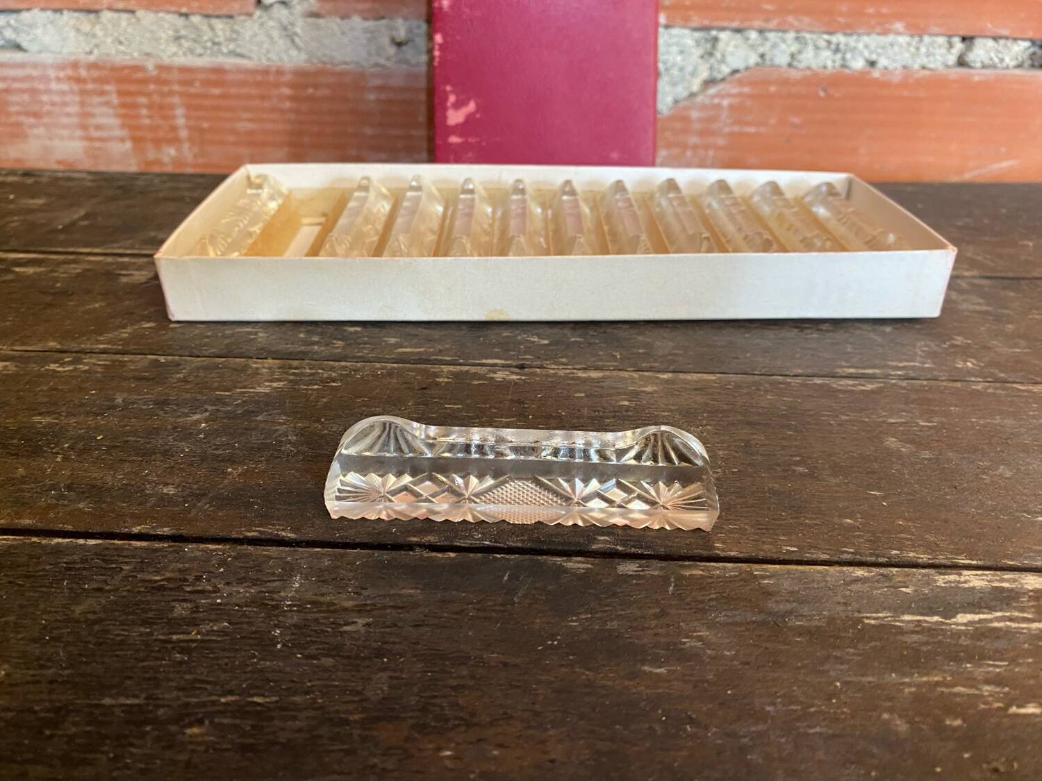 Set of 12 vintage bayel moulded crystal knife rests made in france