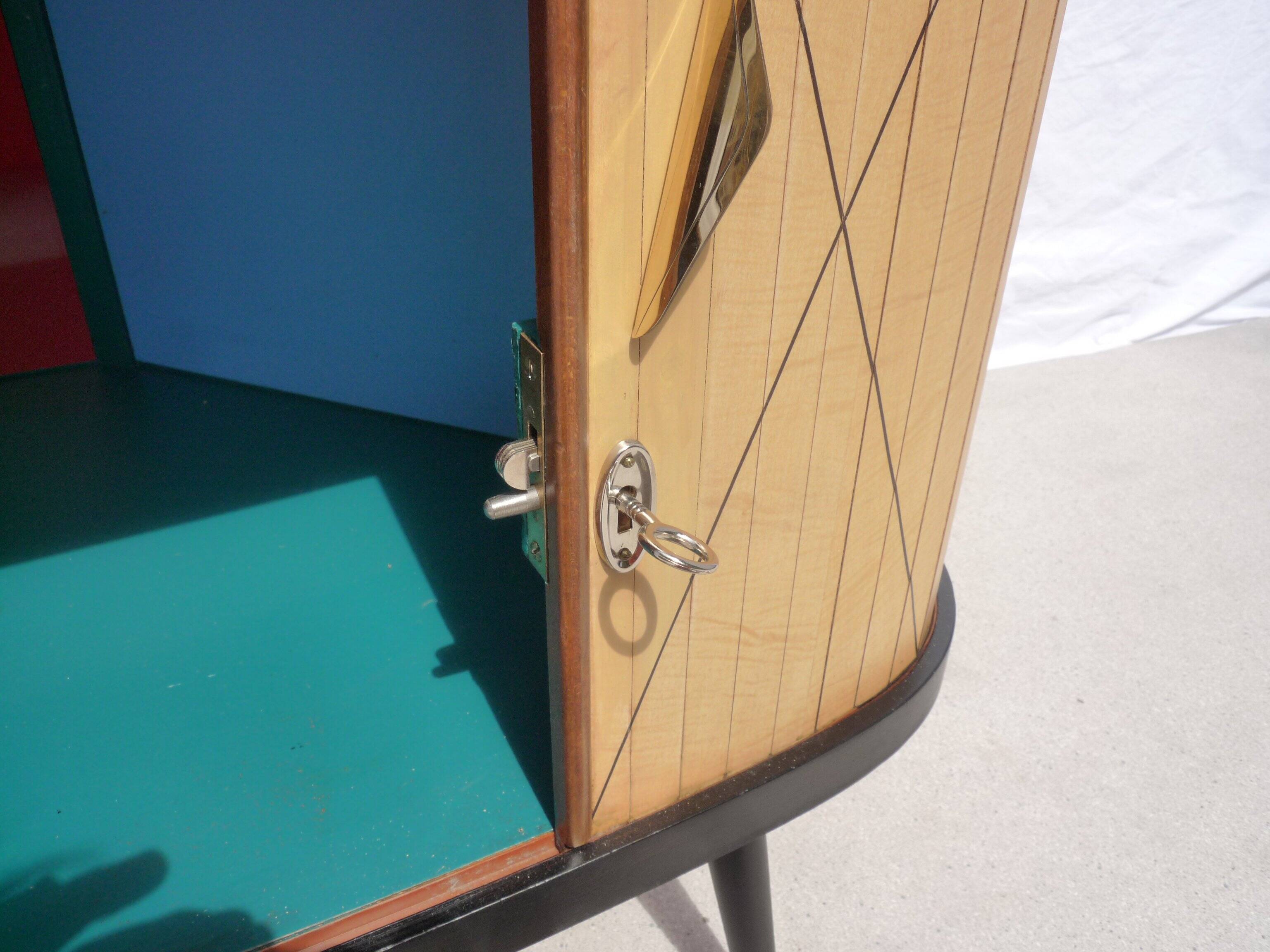 Corner chest of drawers with sliding doors