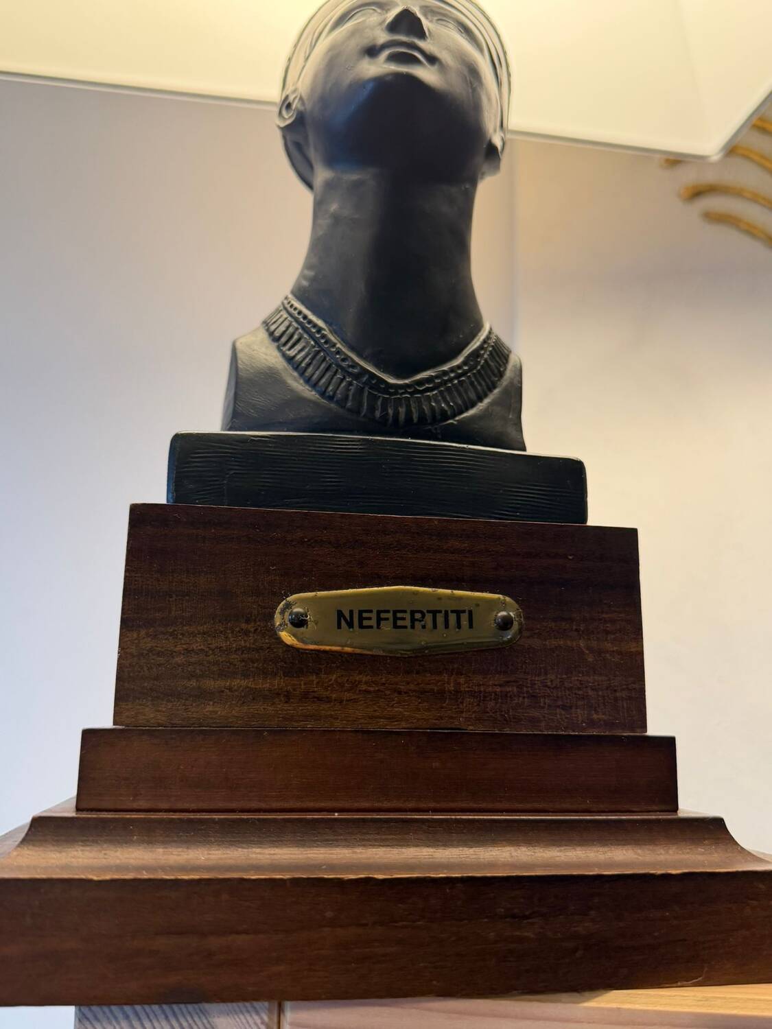 Vintage Egyptian-Inspired Table Lamp – Bust of Queen Nefertiti