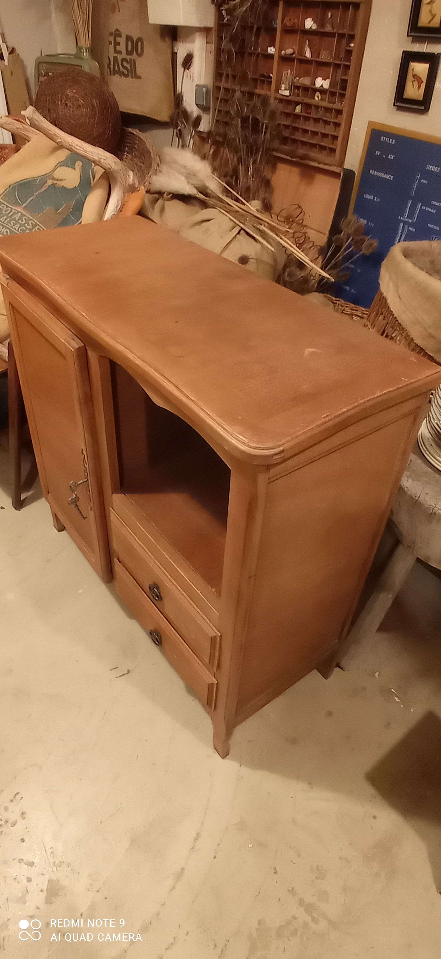 Chest of drawers or entrance furniture