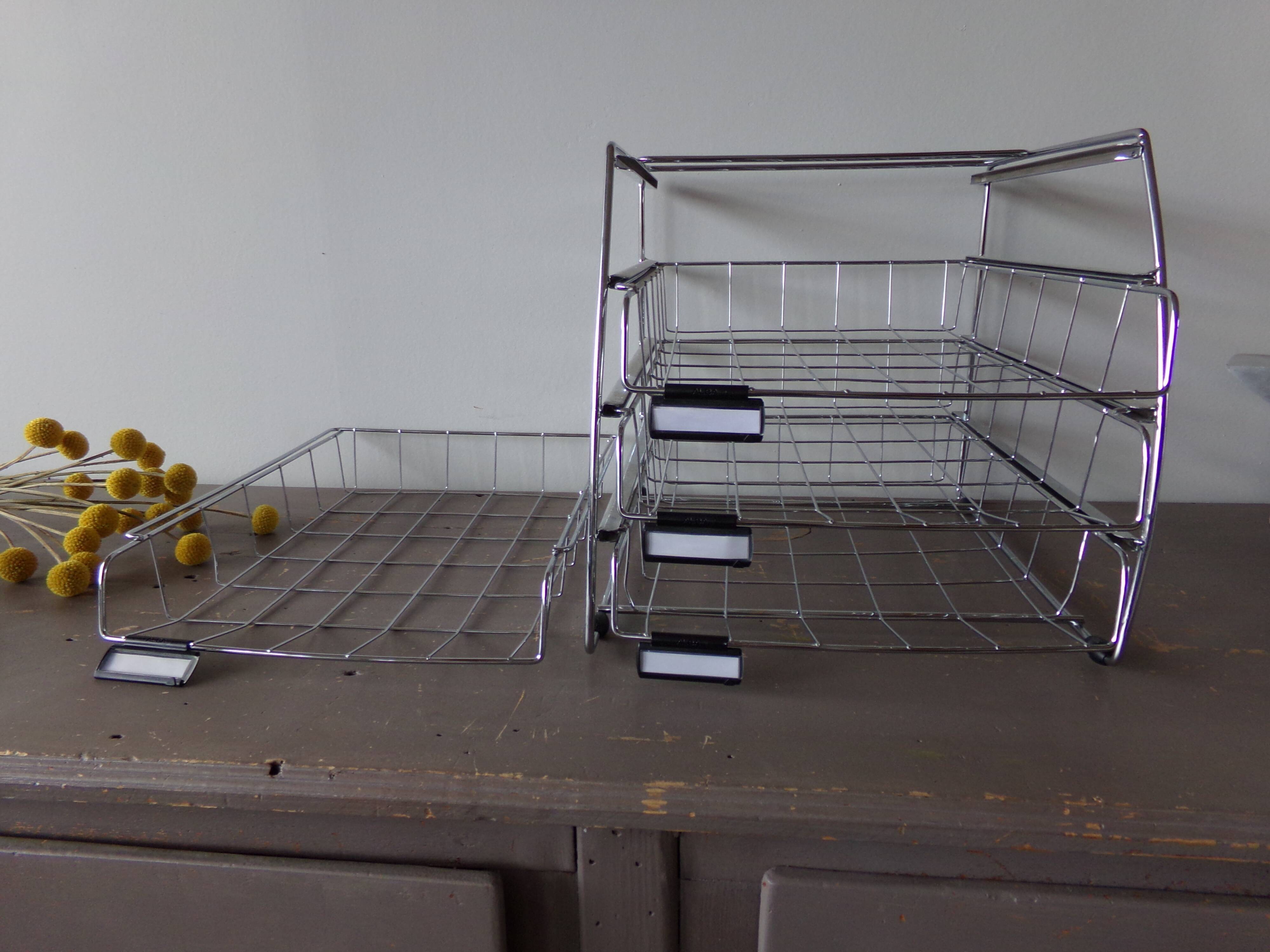 Bench of 4 metal mail baskets