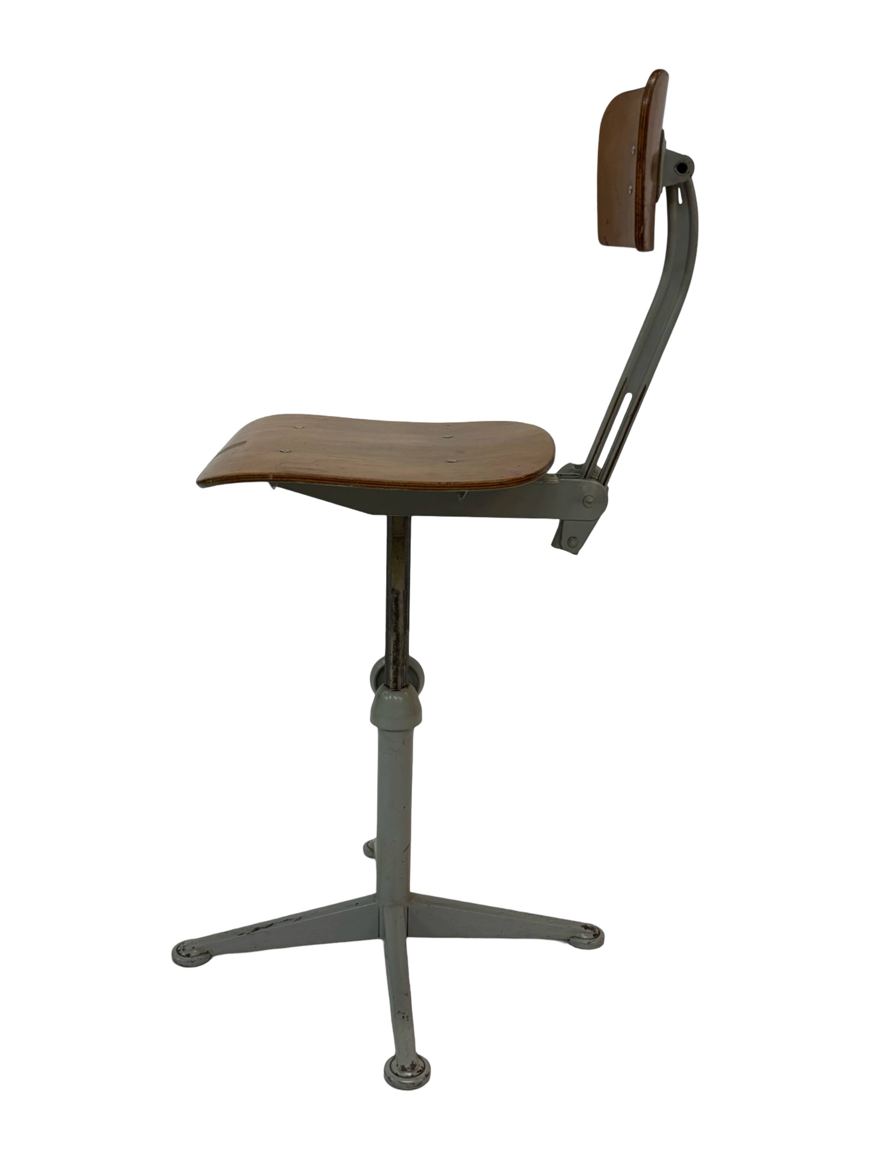 Vintage Friso Kramer chair from Ahrend de Cirkel dutch design