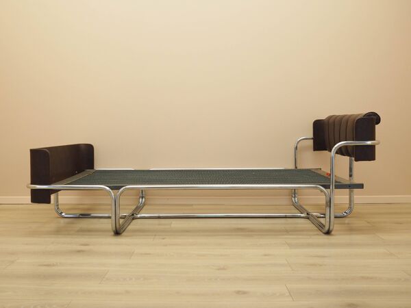 Lit de chambre, design italien, années 1980, production : Italie