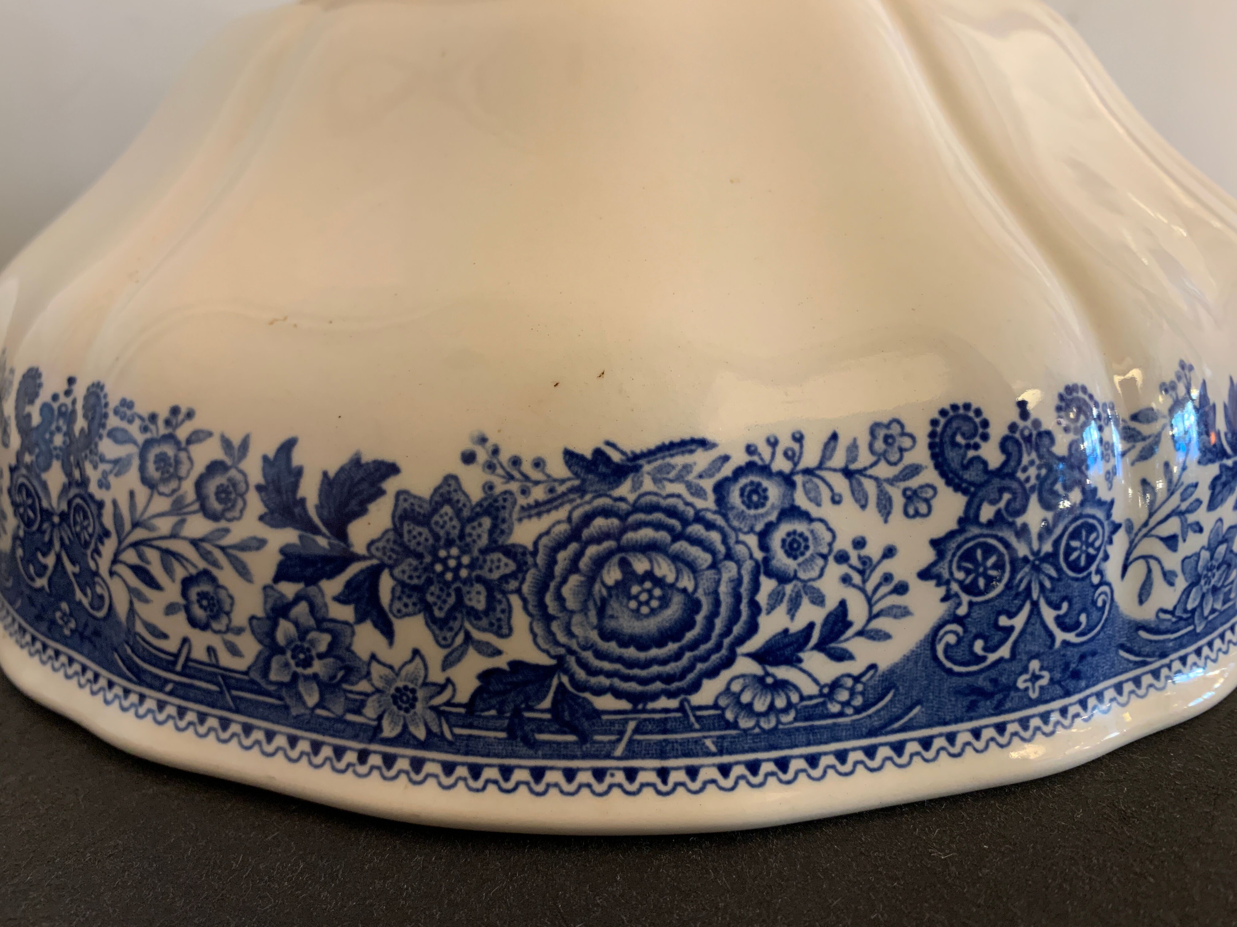 Salad bowl in blue and white earthenware, burgenland model of villeroy and boch